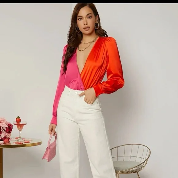 NEW INVENTORY 💋Deep V Neck Color-Block Bodysuit💋 - Picture 5 of 10